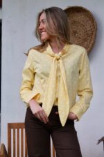 Blusa con corbata - Image 5