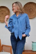Blusa con corbata
