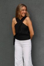 Polera cruzada negra