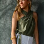 Polera cruzada verde musgo